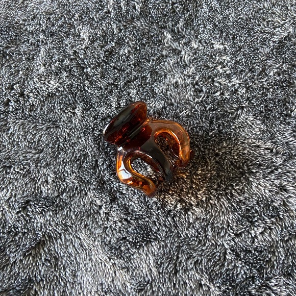 free with purchase - small claw clip - Picture 3 of 3